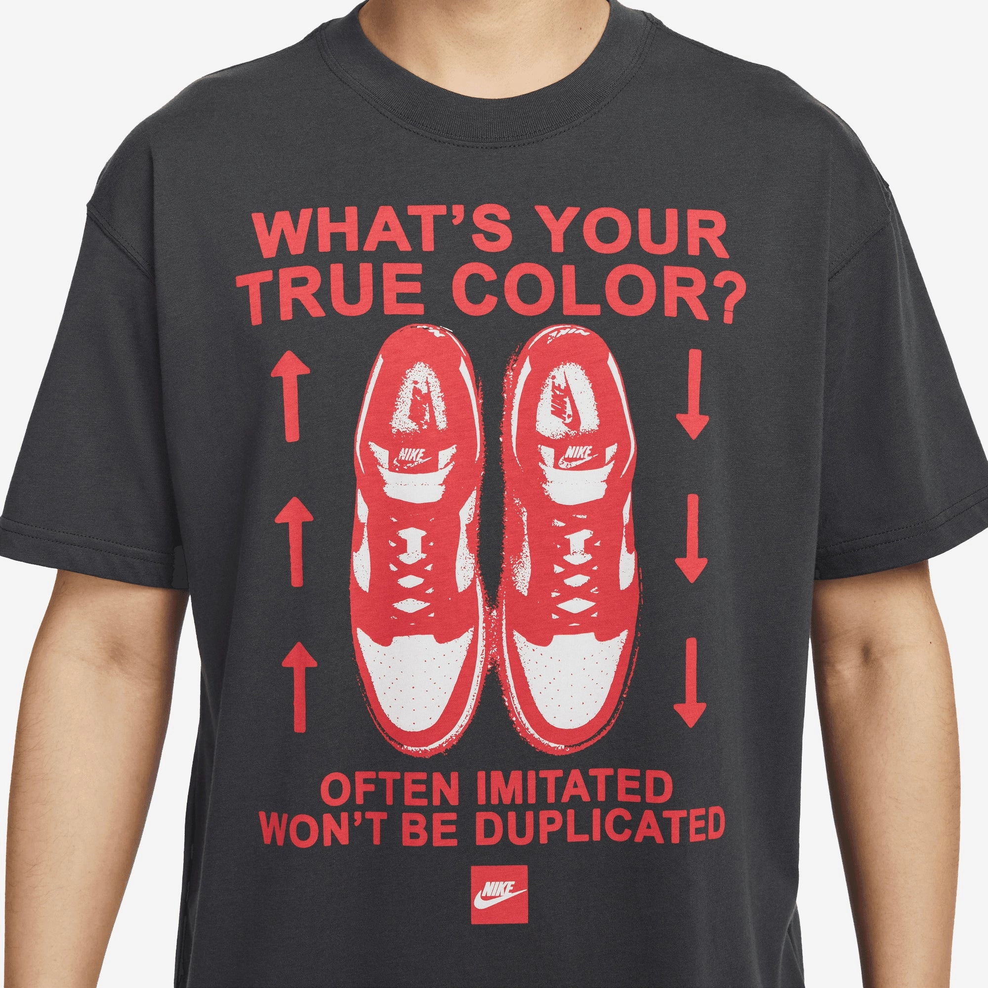 NIKE | SPORTSWEAR T-SHIRT { ANTHRACITE