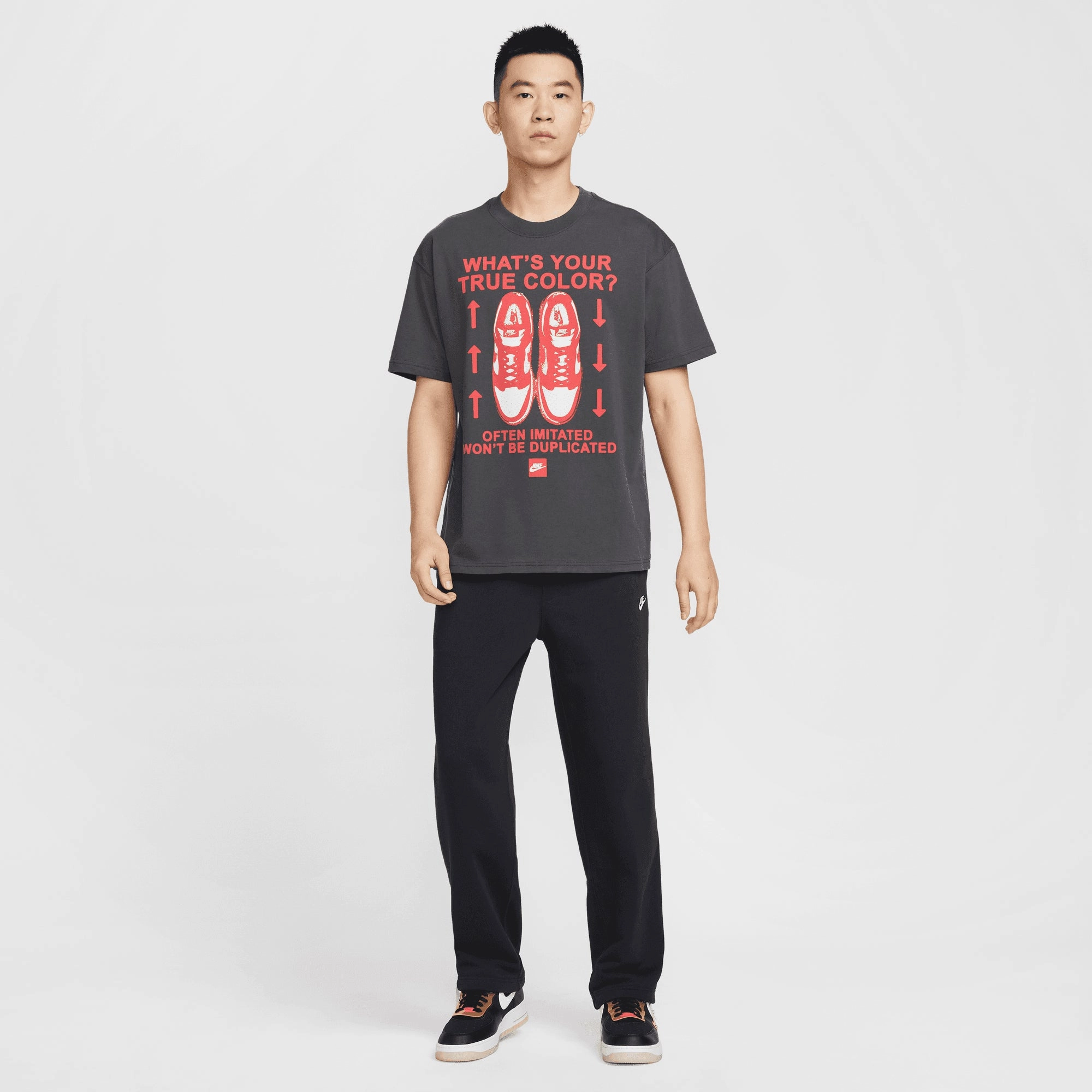 NIKE | SPORTSWEAR T-SHIRT { ANTHRACITE