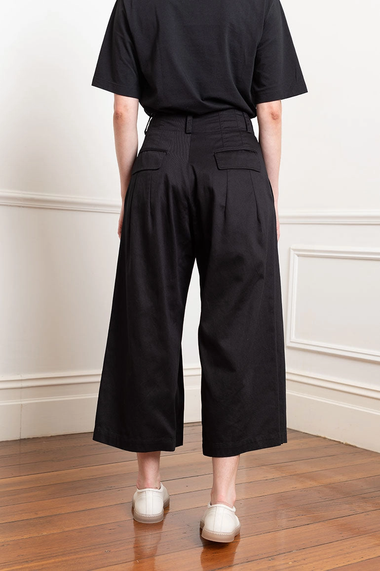 Random Tuck Pants - Black