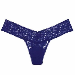 Signature Lace Low-Rise Thong