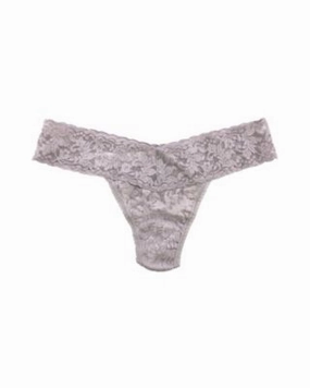 Signature Lace Low-Rise Thong