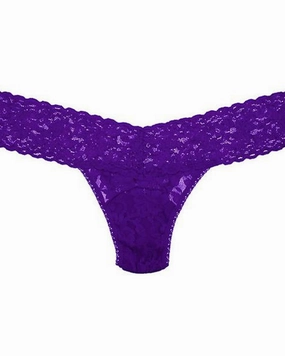 Signature Lace Low-Rise Thong (Rolled)